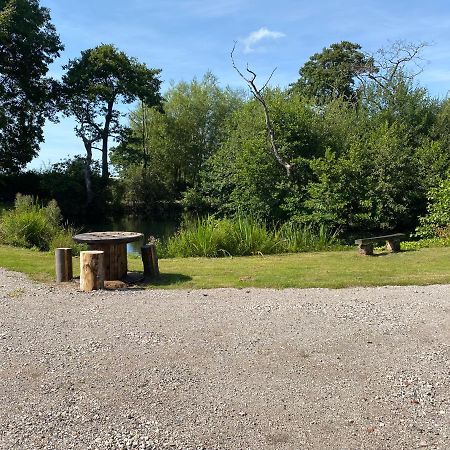 Kingfisher Cabin - Wild Escapes Wrenbury Off Grid Glamping - Ages 12 And Over Baddiley المظهر الخارجي الصورة
