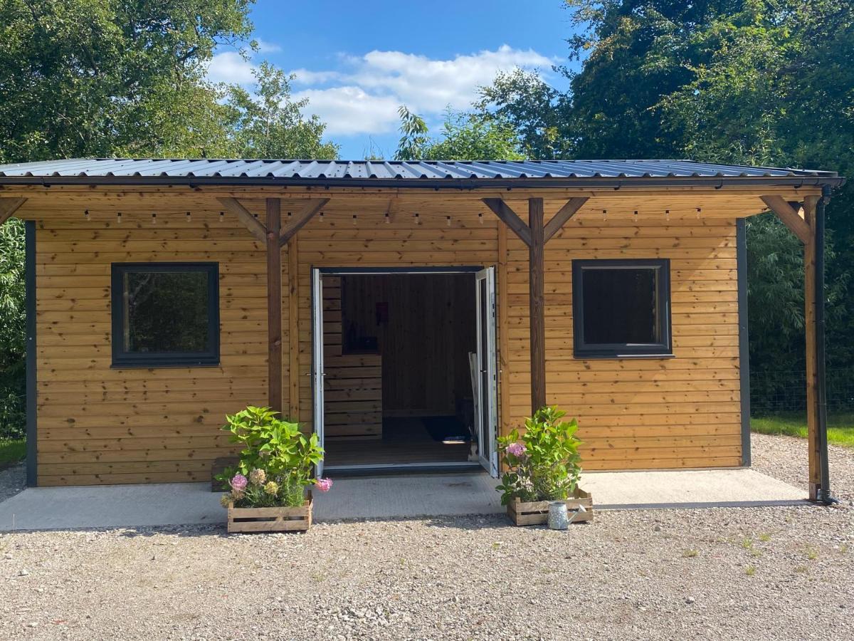 Kingfisher Cabin - Wild Escapes Wrenbury Off Grid Glamping - Ages 12 And Over Baddiley المظهر الخارجي الصورة
