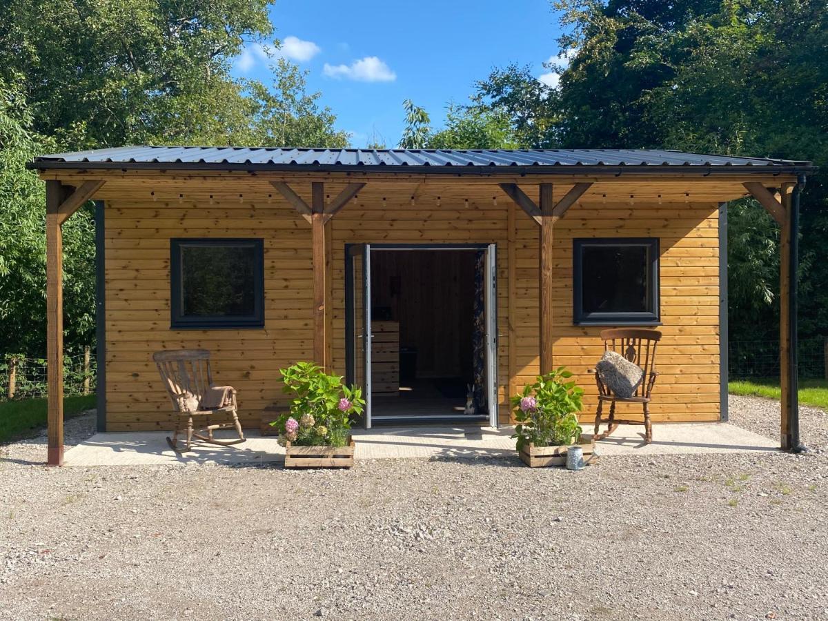 Kingfisher Cabin - Wild Escapes Wrenbury Off Grid Glamping - Ages 12 And Over Baddiley المظهر الخارجي الصورة