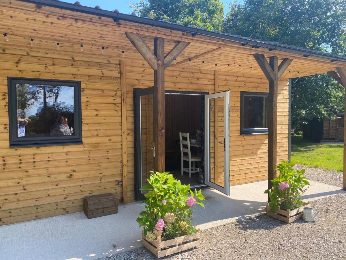 Kingfisher Cabin - Wild Escapes Wrenbury Off Grid Glamping - Ages 12 And Over Baddiley المظهر الخارجي الصورة