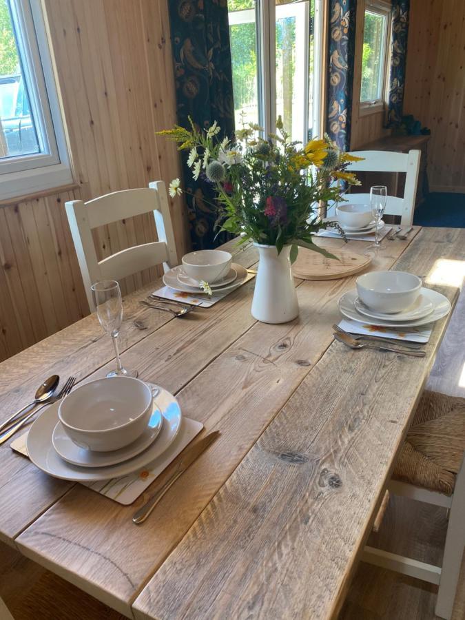 Kingfisher Cabin - Wild Escapes Wrenbury Off Grid Glamping - Ages 12 And Over Baddiley المظهر الخارجي الصورة