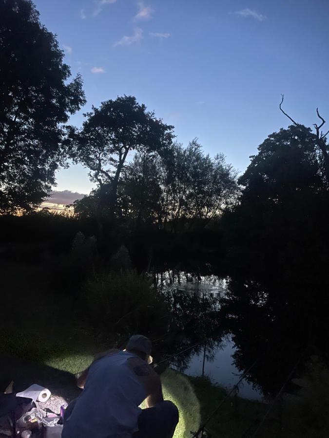 Kingfisher Cabin - Wild Escapes Wrenbury Off Grid Glamping - Ages 12 And Over Baddiley المظهر الخارجي الصورة