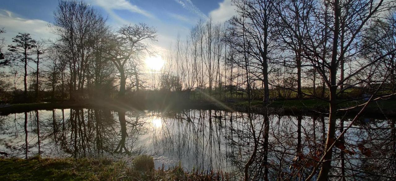 Kingfisher Cabin - Wild Escapes Wrenbury Off Grid Glamping - Ages 12 And Over Baddiley المظهر الخارجي الصورة